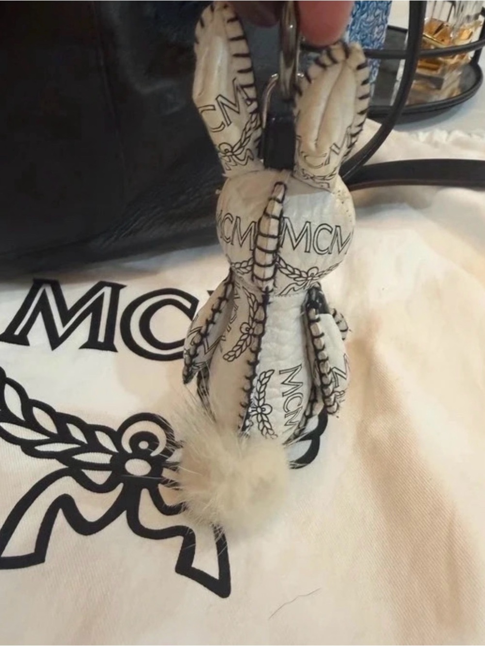 MCM Leather Shoulder Bag & key chain bunny - Picture 15 of 16
